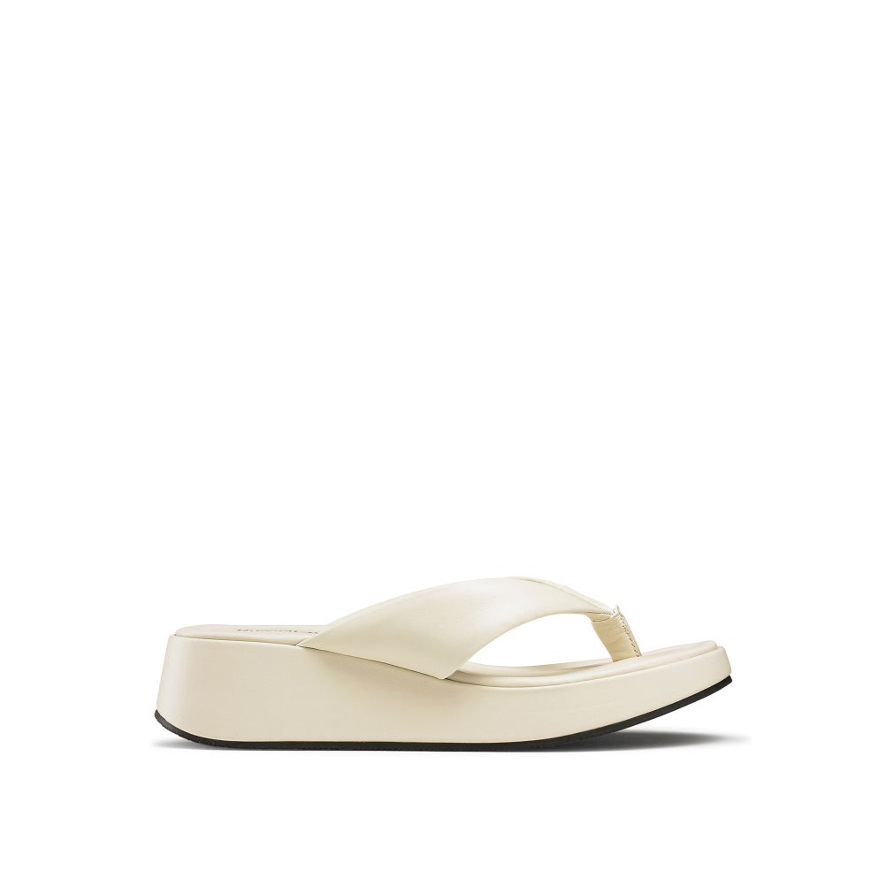 Cream Russell & Bromley Hoxton Toe Post Women\'s Flat Sandals | PH-5-XZYD